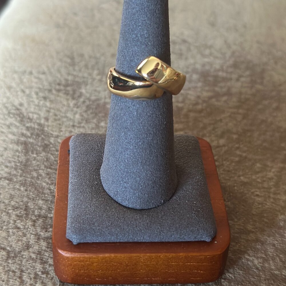 gold tone knot ring fashion